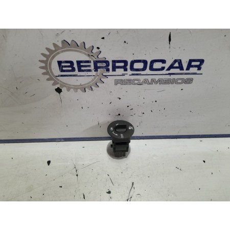 Recambio de interruptor para renault megane ii classic berlina 1.5 dci diesel referencia OEM IAM 8200169589  