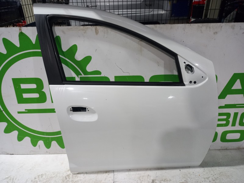 Recambio de puerta delantera derecha para dacia sandero laureate referencia OEM IAM 801006719R  