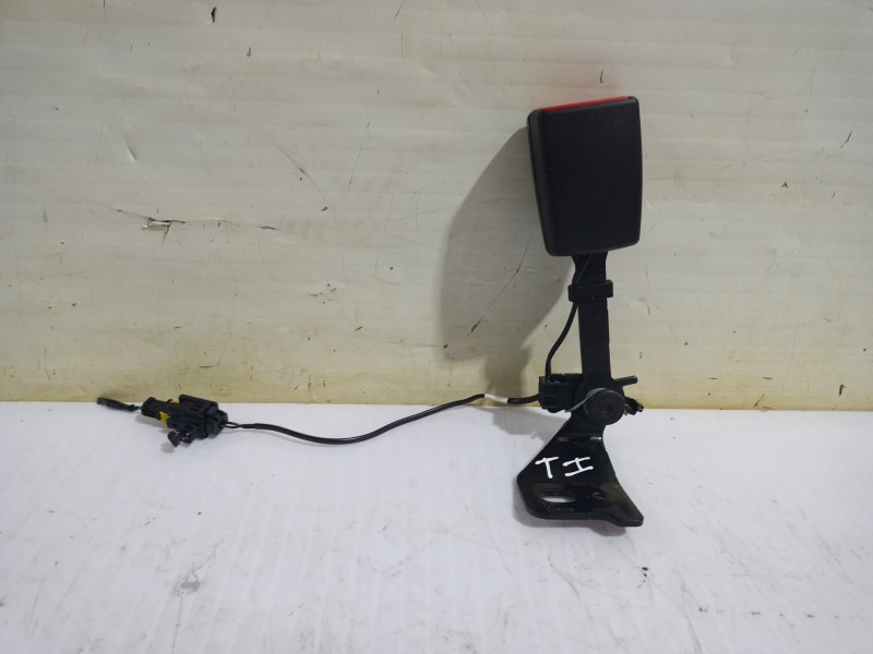 Recambio de enganche cinturon trasero izquierdo para opel grandland x design line referencia OEM IAM 9810493477  