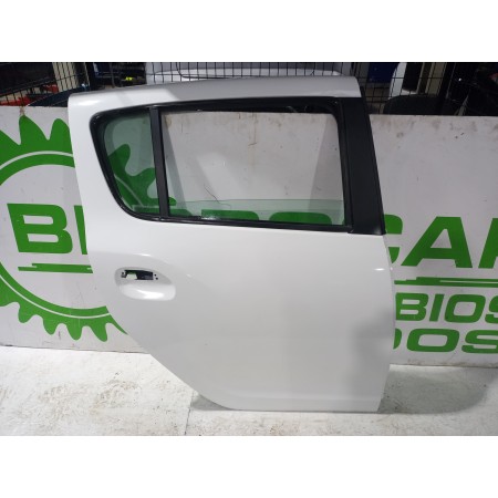 Recambio de puerta trasera derecha para dacia sandero laureate referencia OEM IAM 821008795R  