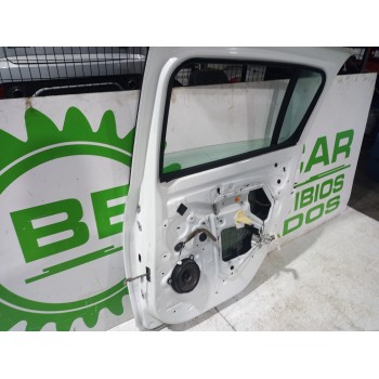 Recambio de puerta trasera derecha para dacia sandero laureate referencia OEM IAM 821008795R  
