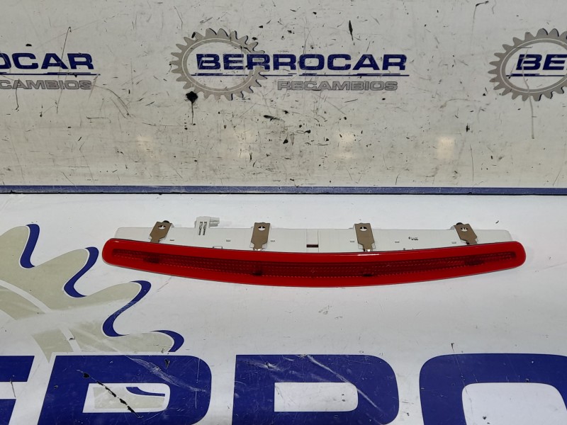 Recambio de luz central de freno para opel insignia berlina referencia OEM IAM 22795012  