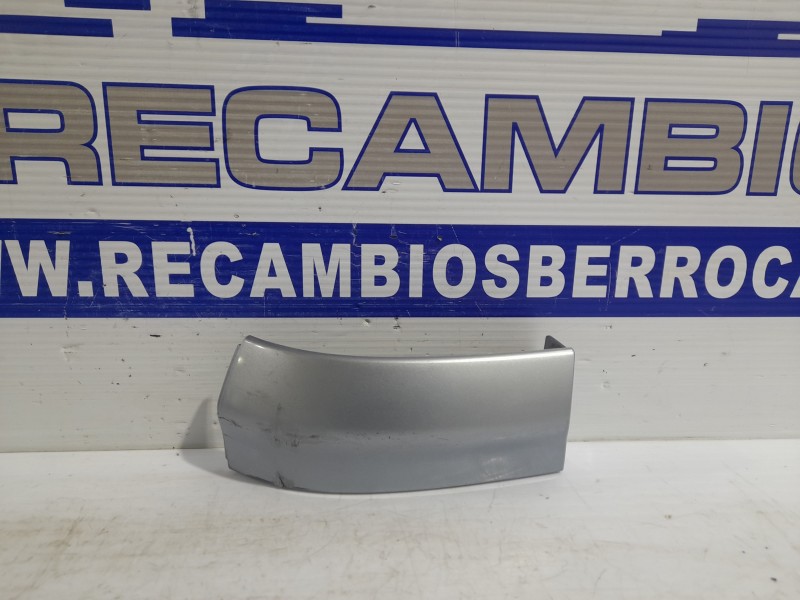 Recambio de molduras traseras para opel zafira a elegance referencia OEM IAM 13154527  