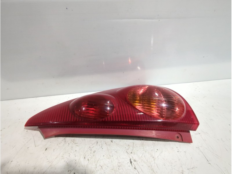 Recambio de piloto trasero derecho para peugeot 107 (pm_, pn_) 1.4 hdi referencia OEM IAM 6351X6  