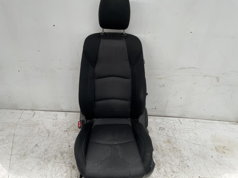 Recambio de asiento delantero izquierdo para mazda 3 lim. () center-line referencia OEM IAM BHN988630  