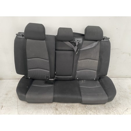 Recambio de asiento trasero para mazda 3 lim. () center-line referencia OEM IAM BJE357200B02  