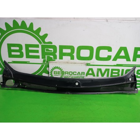 Recambio de torpedo para dacia sandero laureate referencia OEM IAM 668113105R  