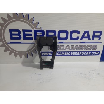 Recambio de apoyabrazos central para suzuki swift berlina (mz) 1.3 16v cat referencia OEM IAM 7581162J0  