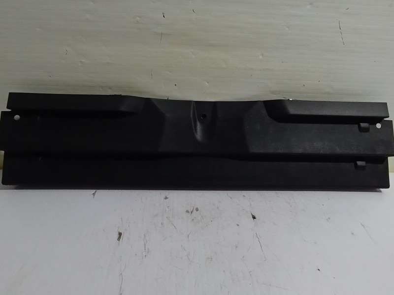 Recambio de moldura maletero para opel grandland x design line referencia OEM IAM YP00019277  