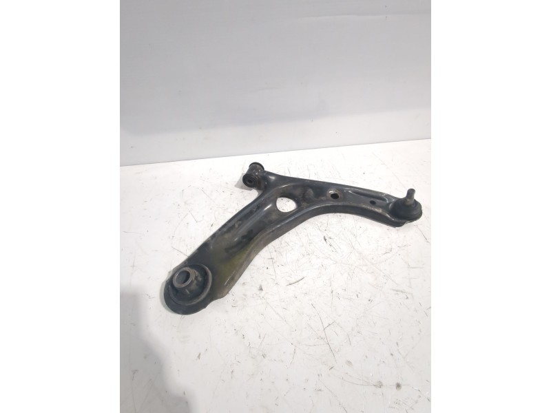 Recambio de brazo suspension inferior delantero izquierdo para peugeot 107 (pm_, pn_) 1.4 hdi referencia OEM IAM 3520Q2  