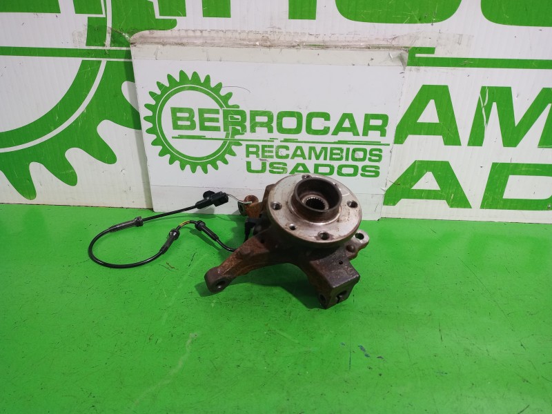 Recambio de mangueta delantera derecha para dacia sandero laureate referencia OEM IAM 400143444R  