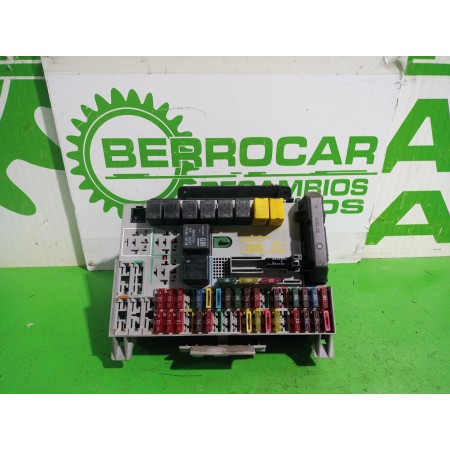Recambio de caja reles / fusibles para opel zafira a elegance referencia OEM IAM 90589965  