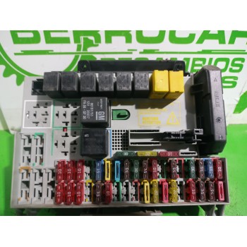 Recambio de caja reles / fusibles para opel zafira a elegance referencia OEM IAM 90589965  
