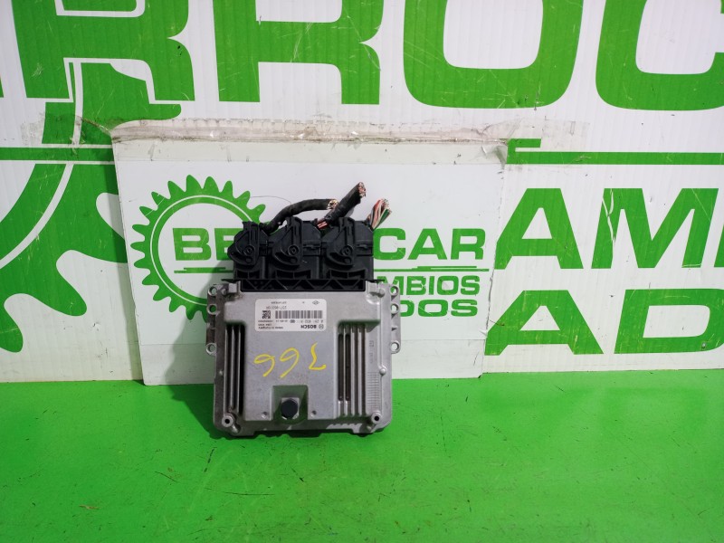 Recambio de centralita motor uce para dacia sandero laureate referencia OEM IAM 237106319R  