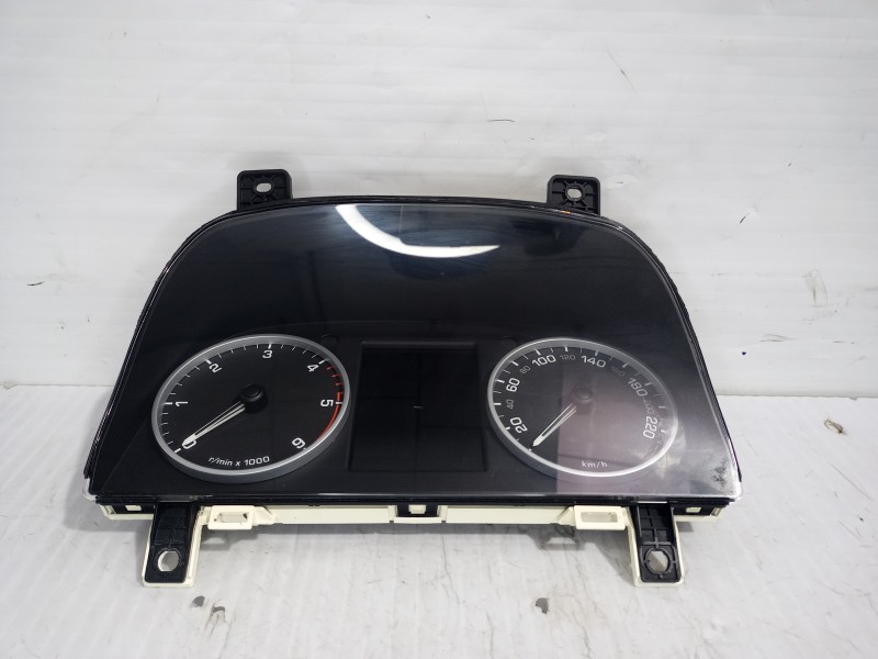 Recambio de cuadro instrumentos para land rover discovery 4 tdv6 hse referencia OEM IAM LR027896 / VPHA2F10894A  