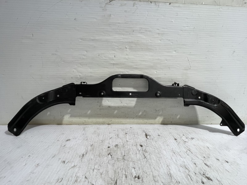 Recambio de travesaño para mazda 3 lim. () center-line referencia OEM IAM B45A53150  