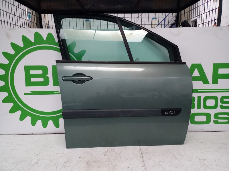Recambio de puerta delantera derecha para renault scenic ii 1.5 dci diesel referencia OEM IAM 7751477220  