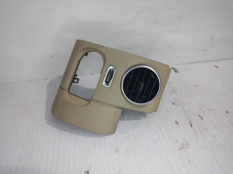 Recambio de rejilla aireadora para land rover discovery 4 tdv6 hse referencia OEM IAM AH22045G10C  