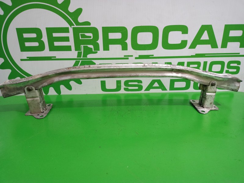 Recambio de refuerzo paragolpes delantero para renault scenic ii 1.6 16v referencia OEM IAM 8200011107 / 8200011108  
