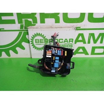 Recambio de caja reles / fusibles para dacia sandero laureate referencia OEM IAM 243809584R  