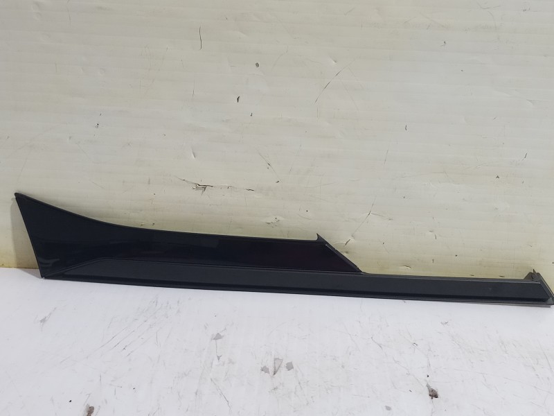 Recambio de moldura izquierda para opel grandland x design line referencia OEM IAM YP00051377  