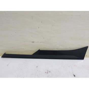 Recambio de moldura derecha para opel grandland x design line referencia OEM IAM YP00050977  