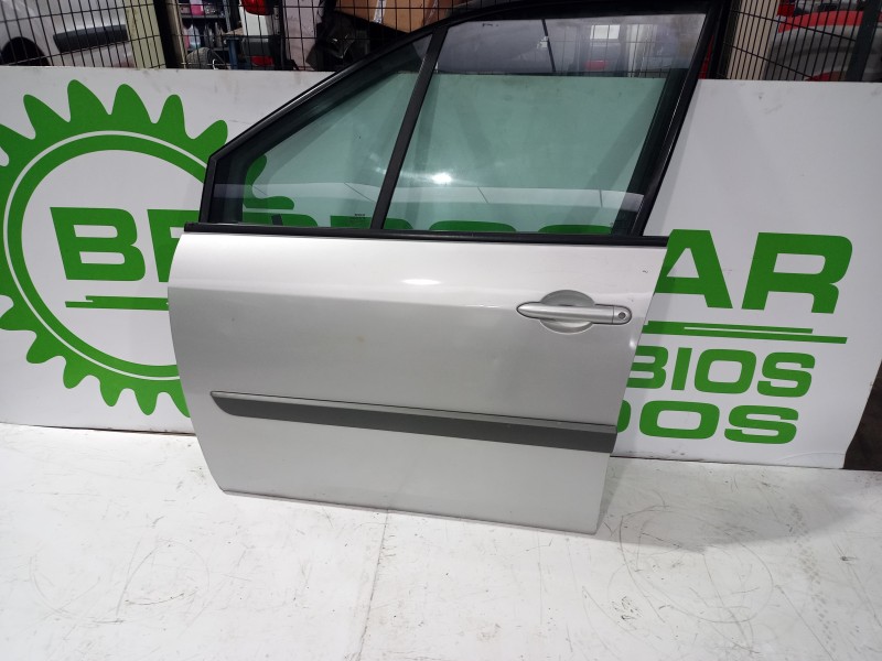 Recambio de puerta delantera izquierda para renault scenic ii 1.9 dci diesel referencia OEM IAM 7751477221  