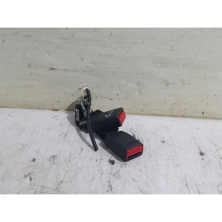 Recambio de enganche cinturon trasero derecho para mazda 3 lim. () center-line referencia OEM IAM 88852AX400  
