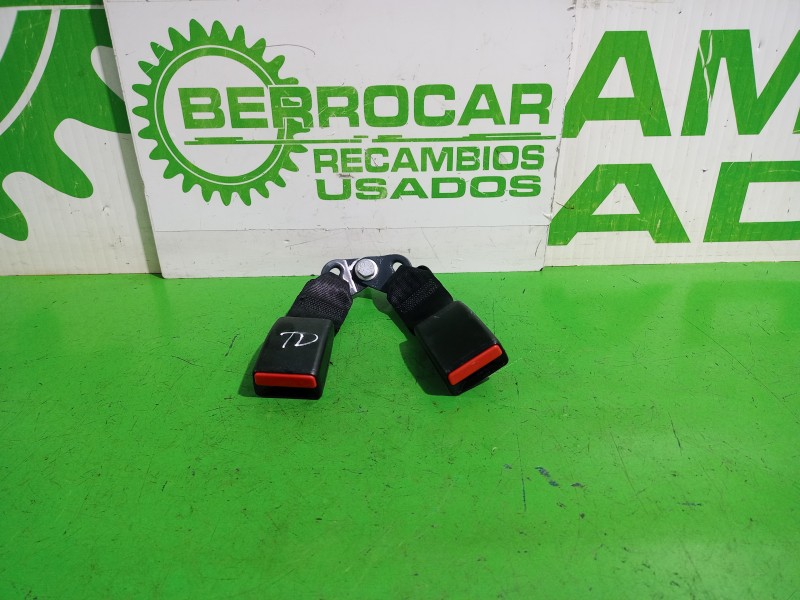 Recambio de enganche cinturon trasero derecho para dacia sandero laureate referencia OEM IAM 878168063R  