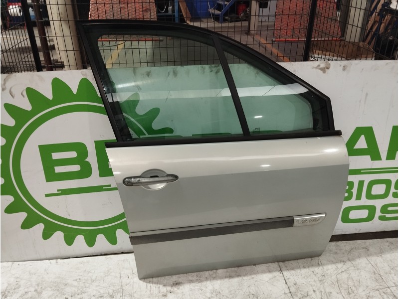 Recambio de puerta delantera derecha para renault scenic ii 1.6 16v referencia OEM IAM 801002354R  
