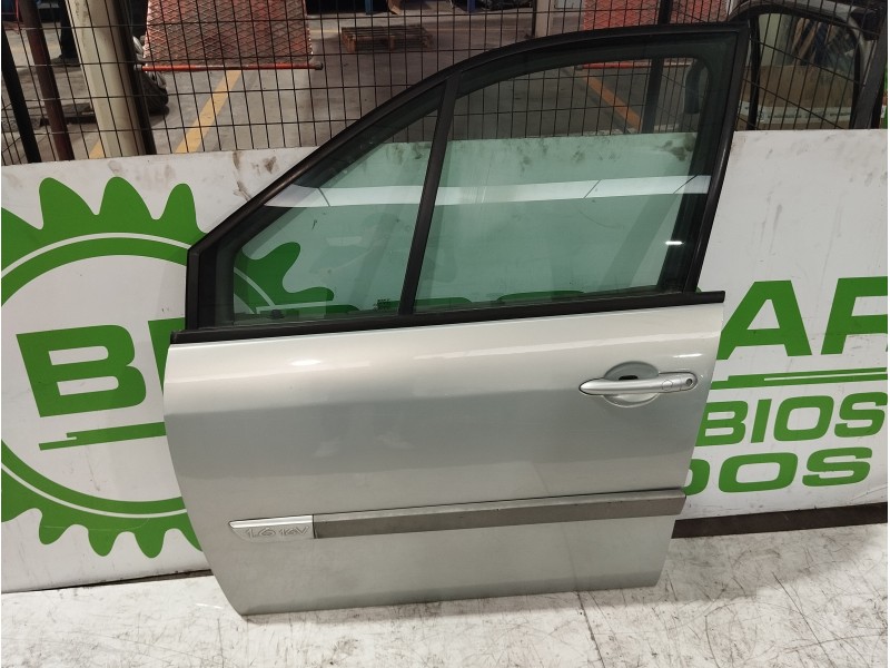 Recambio de puerta delantera izquierda para renault scenic ii 1.6 16v referencia OEM IAM 801015506R  