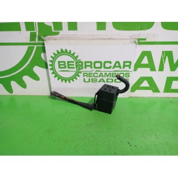 CAJA RELES / FUSIBLES 2S6T14A390AA 