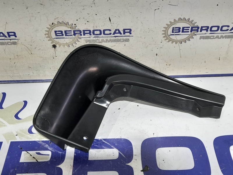 Recambio de guardabarros para skoda rapid referencia OEM IAM 5JA821822A  