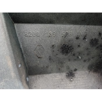 Recambio de paragolpes delantero para renault scenic ii 1.6 16v referencia OEM IAM 8200139528  