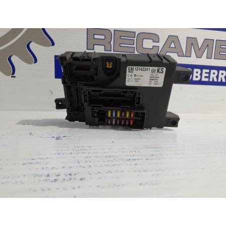 Recambio de caja reles / fusibles para opel corsa d 1.3 16v cdti referencia OEM IAM 13142241  