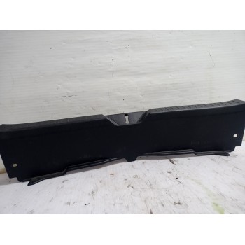 Recambio de moldura maletero para mazda 3 lim. () center-line referencia OEM IAM BHN968894  