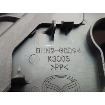 Recambio de moldura maletero para mazda 3 lim. () center-line referencia OEM IAM BHN968894  