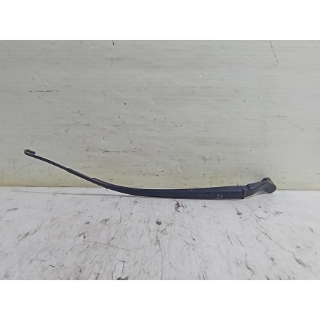 Recambio de brazo limpia delantero derecho para mazda 3 lim. () center-line referencia OEM IAM BHS367321  