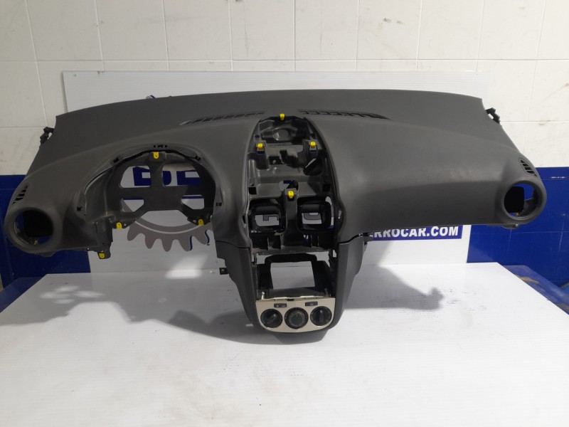 Recambio de salpicadero para opel corsa d 1.3 16v cdti referencia OEM IAM 13239815  