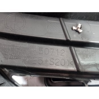 Recambio de rejilla delantera para mazda 3 lim. () center-line referencia OEM IAM BHN150712  