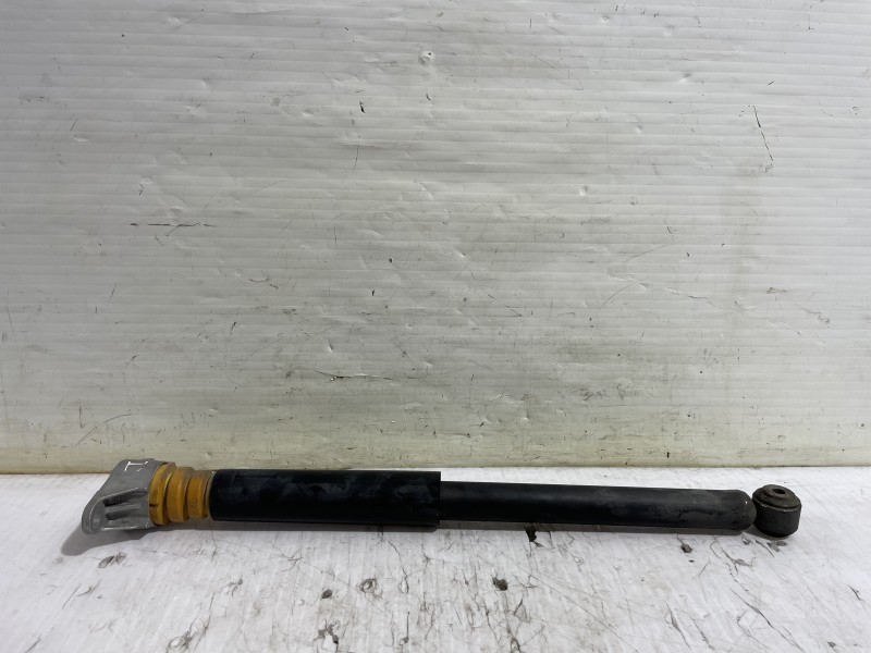 Recambio de amortiguador trasero izquierdo para mazda 3 lim. () center-line referencia OEM IAM B45C28700A  