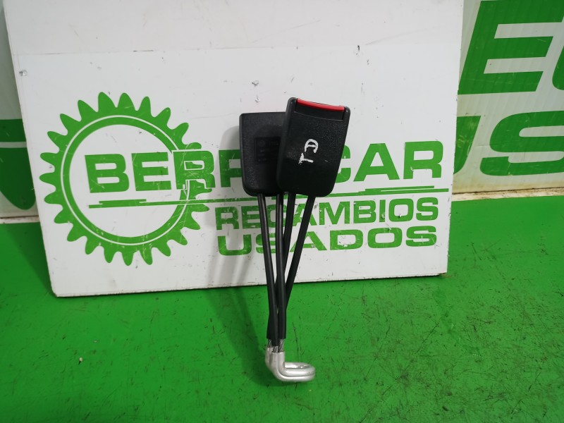 Recambio de enganche cinturon trasero derecho para seat ibiza (6k1) select referencia OEM IAM 6N0857739  