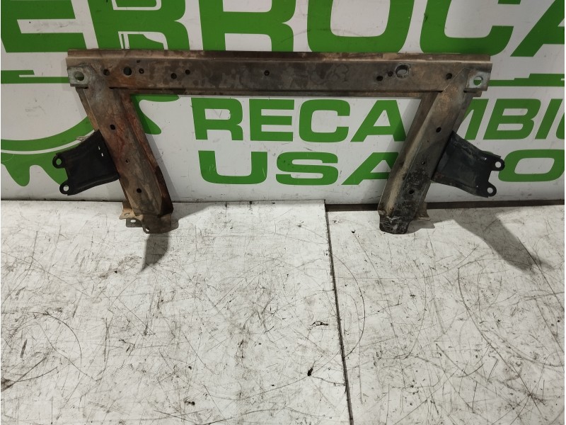 Recambio de travesaño inferior para renault scenic ii 1.6 16v referencia OEM IAM 8200761565  