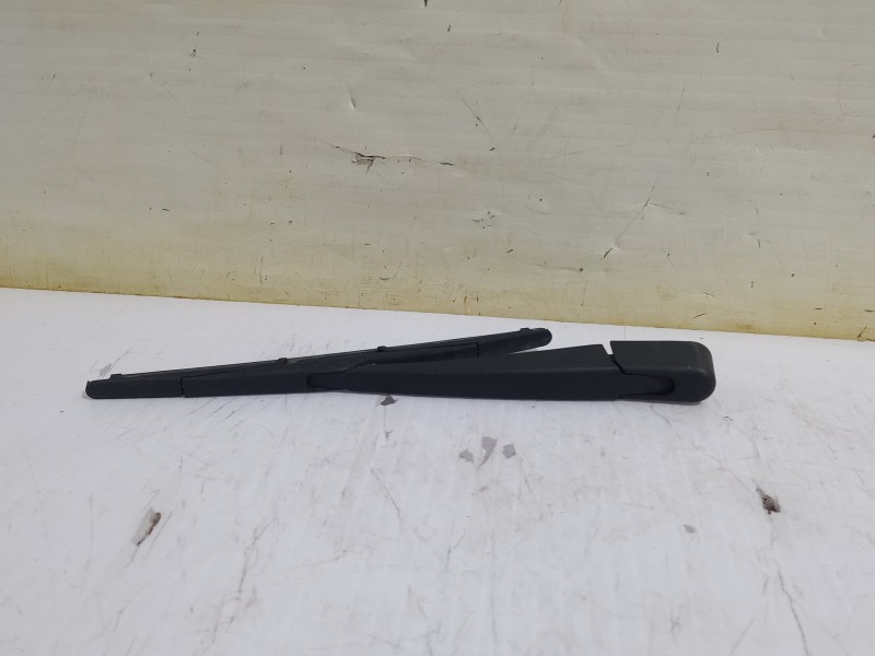 Recambio de brazo limpia trasero para opel grandland x design line referencia OEM IAM YP00152880  