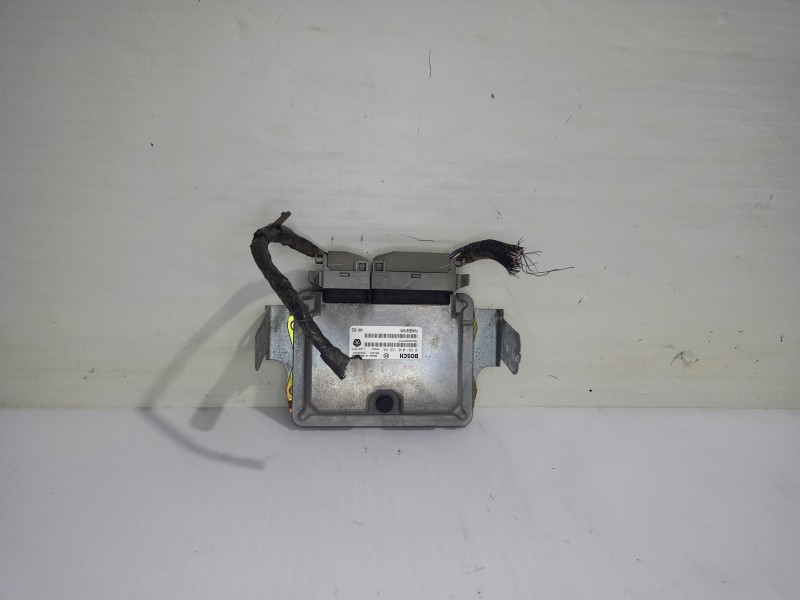 Recambio de centralita motor uce para chrysler voyager (gs) 2.5 td family referencia OEM IAM P04686870AA  