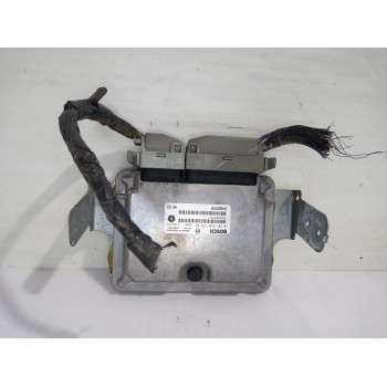 Recambio de centralita motor uce para chrysler voyager (gs) 2.5 td family referencia OEM IAM P04686870AA  