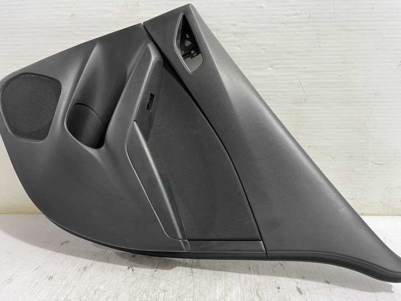 Recambio de guarnecido puerta trasera derecha para mazda 3 lim. () center-line referencia OEM IAM BHN968520C02  