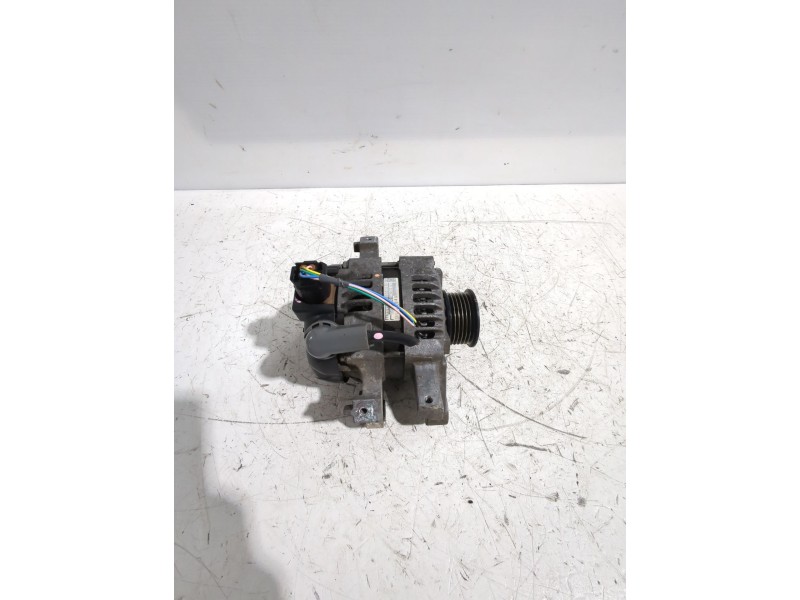 Recambio de alternador para toyota yaris (_p9_) 1.33 vvt-i (nsp90_) referencia OEM IAM 270600Y030  