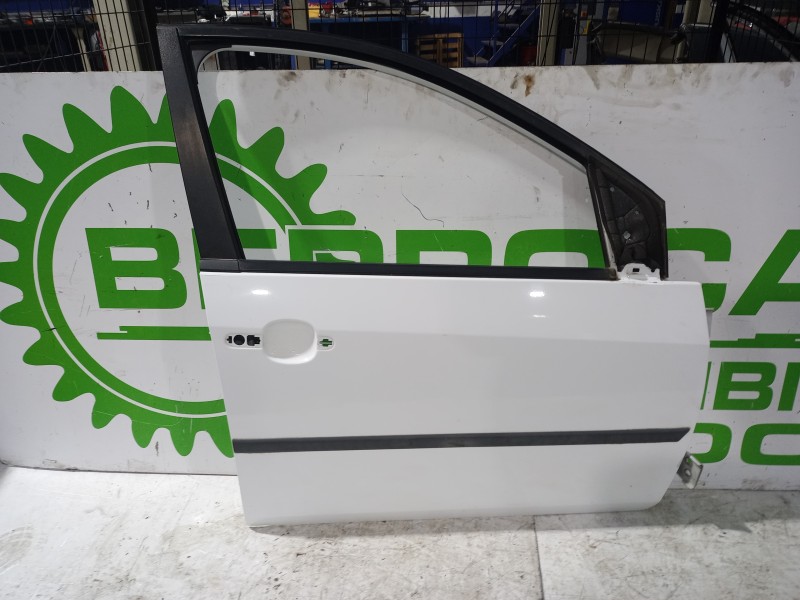 Recambio de puerta delantera derecha para ford fiesta (cbk) ambiente referencia OEM IAM 1692523  
