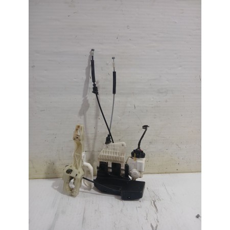 Recambio de cerradura puerta delantera derecha para kia carens iii monospace (un) 2.0 crdi 140 referencia OEM IAM 813201D020  